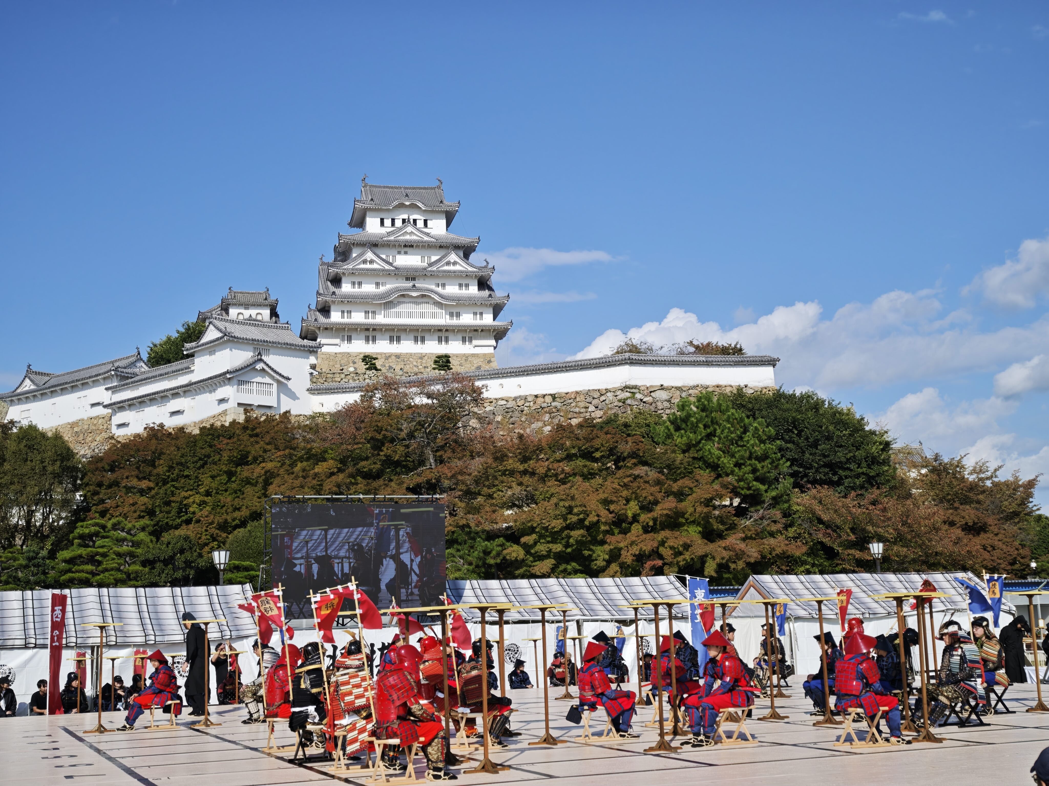 姫路城 — 第十二景 青空の下の合戦 人間将棋 姫路の陣（姫路城 三の丸広場から、秋）
