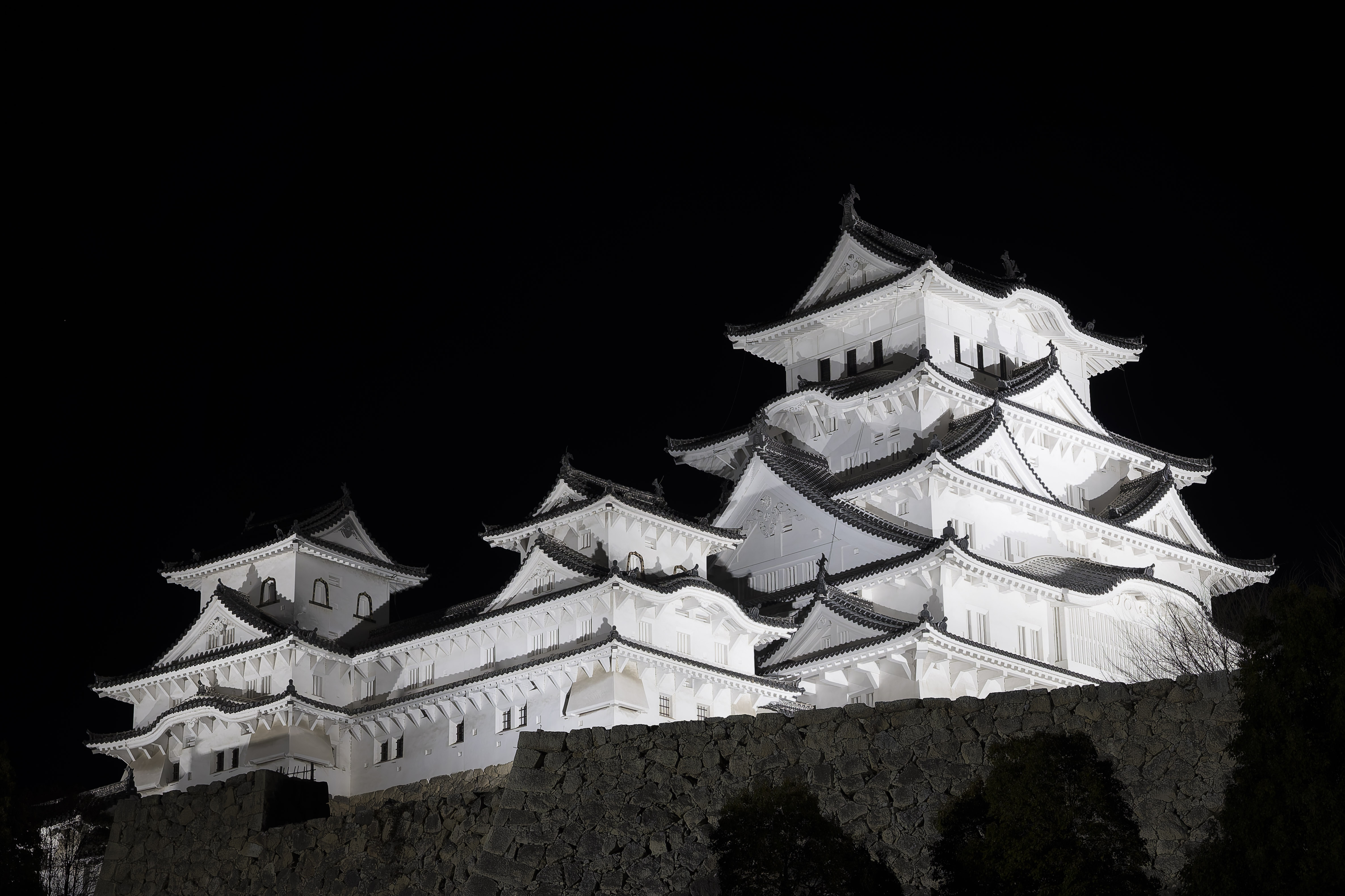 姫路城 — 第二十五景 闇夜浮城 白亜の威容（姫路城 三国堀前から、春の夜）