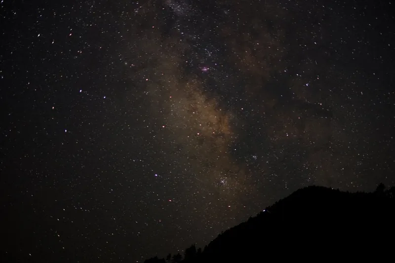 天の川が横切る久万高原町の星空