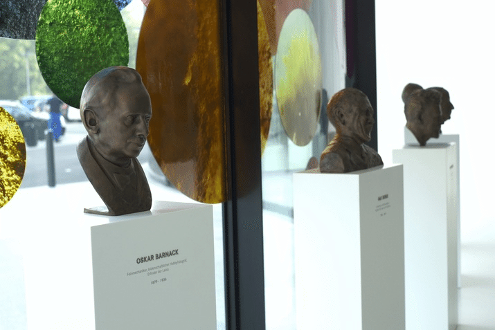 Oskar Barnack 氏の銅像
