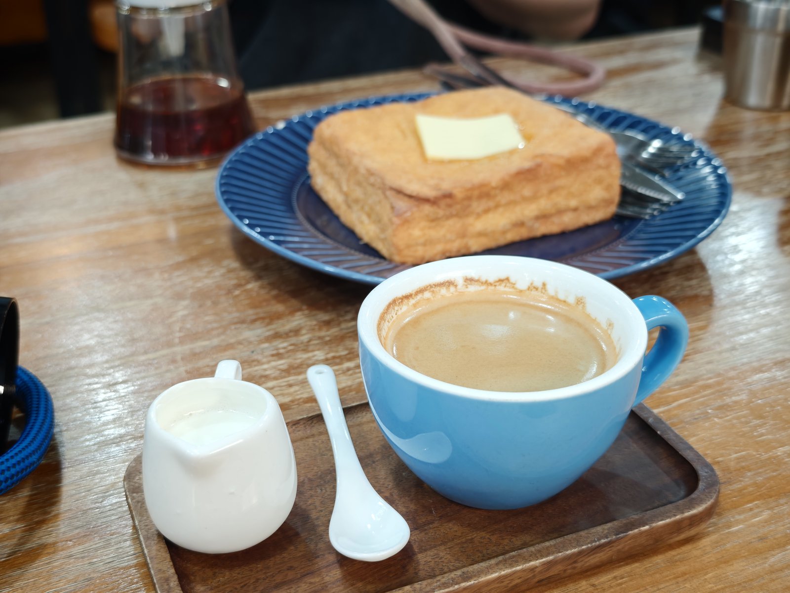 コーヒーとトーストでひと休み。