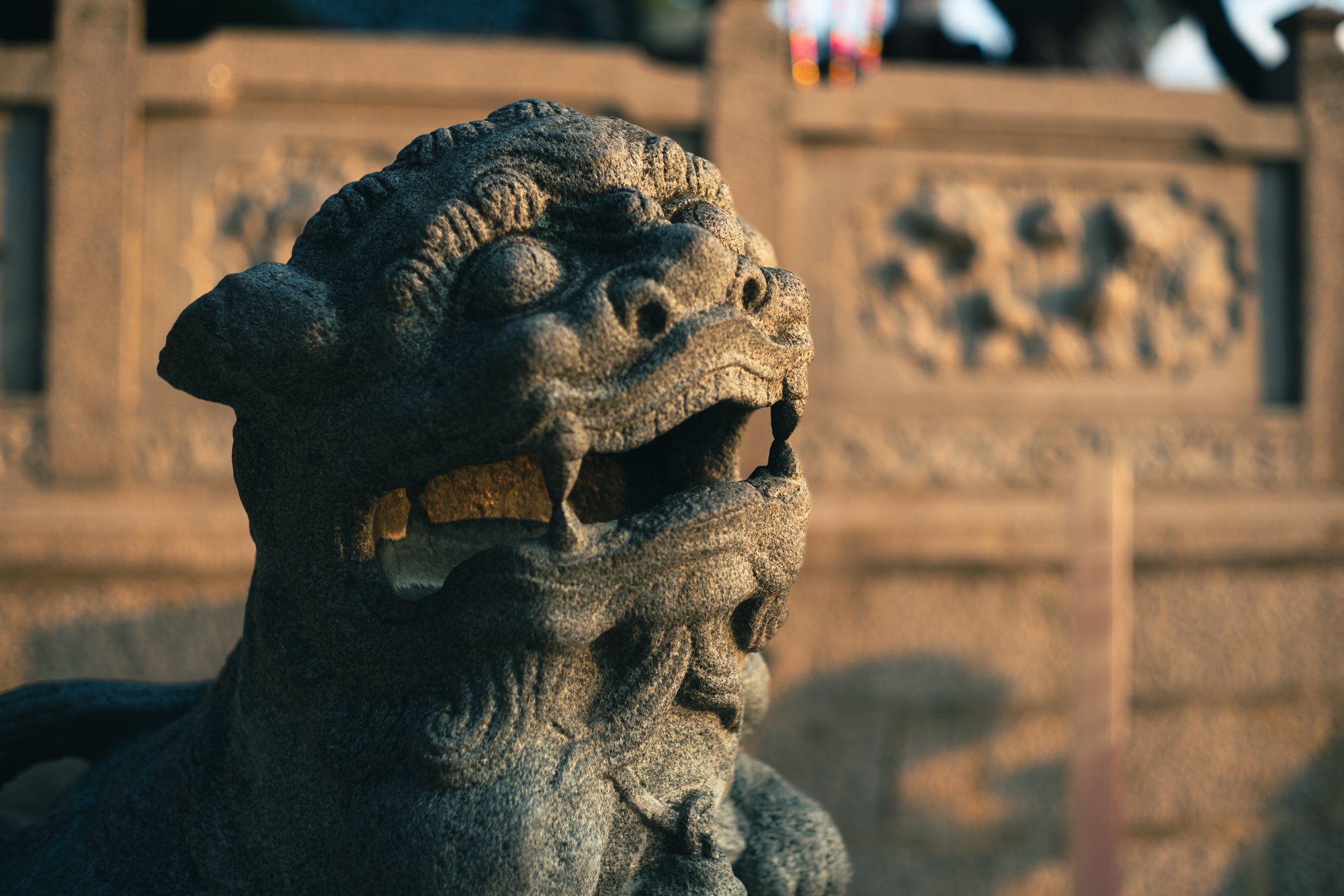 石の獅子。