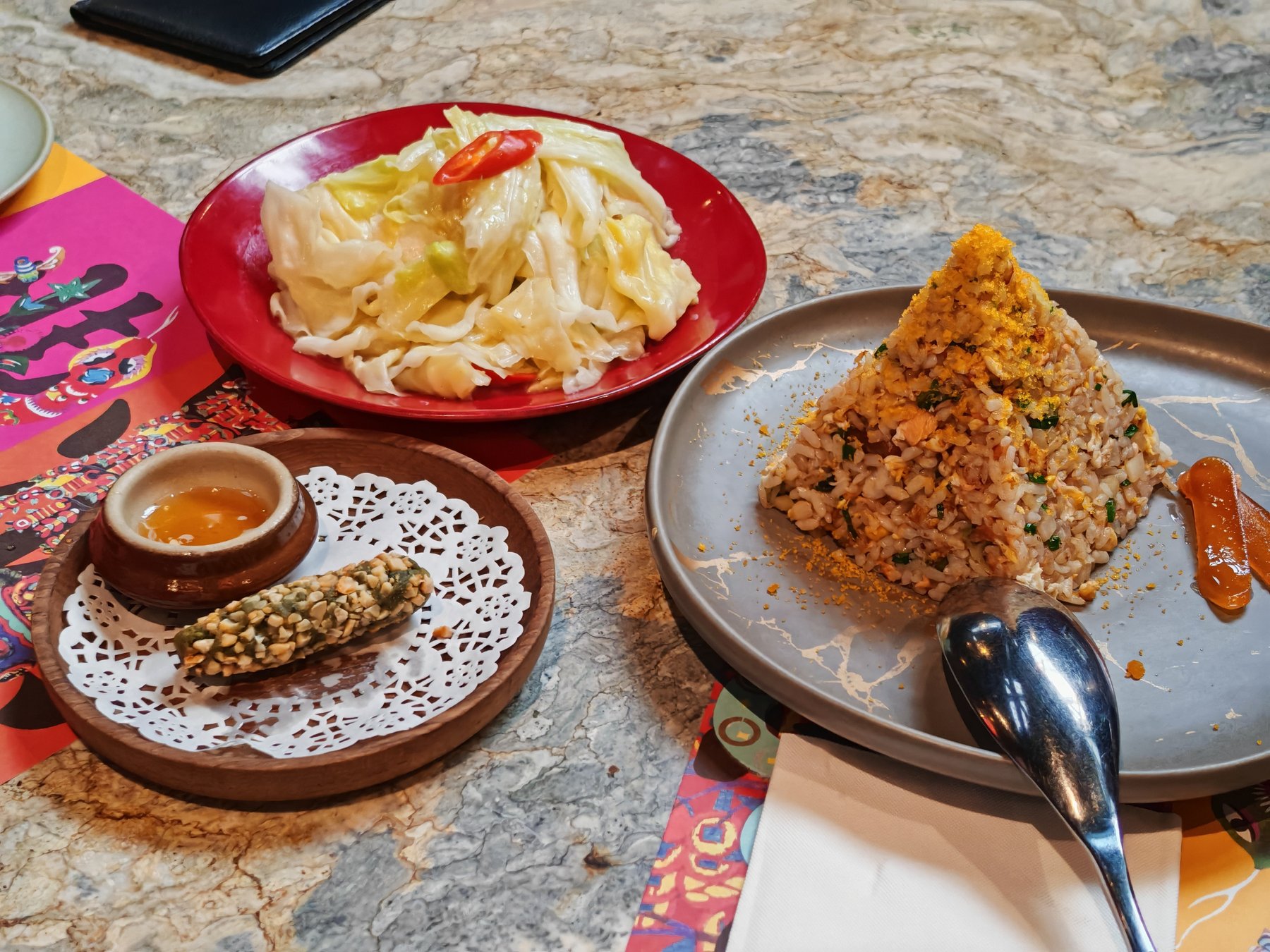 右側にカラスミ炒飯