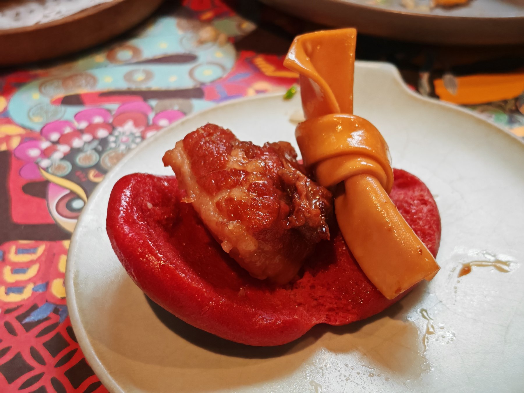 角煮と百頁結をパンで挟んでいただきます