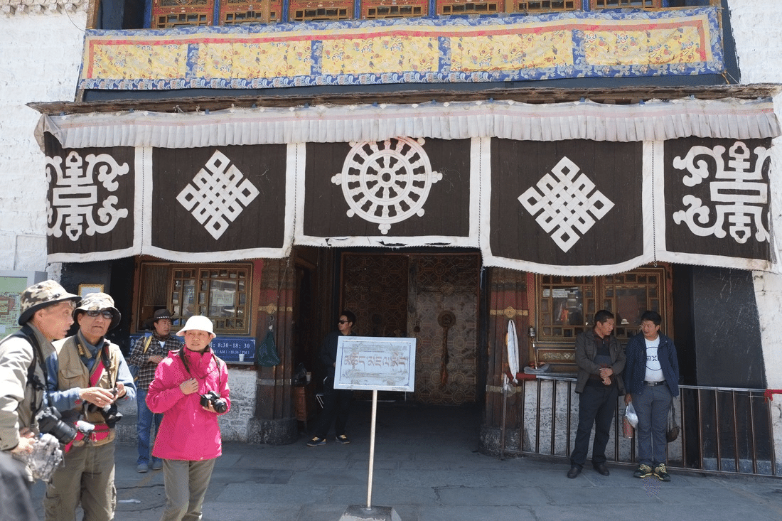 大昭寺・ジョカン寺の入口