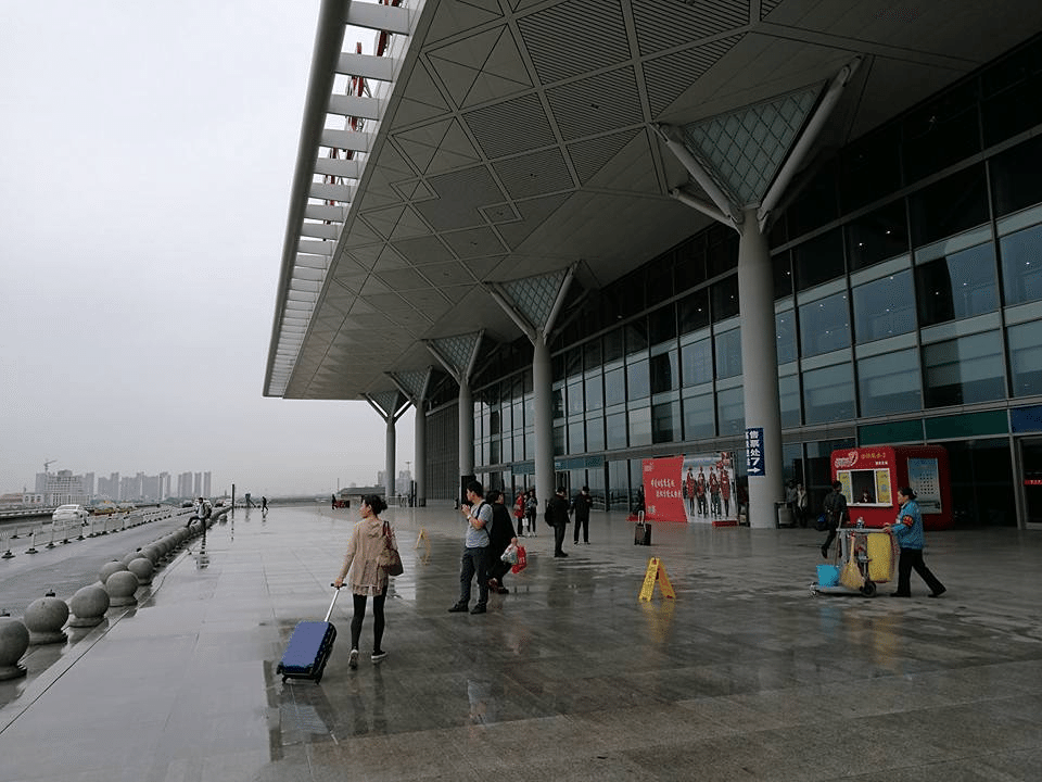 西安北駅外観
