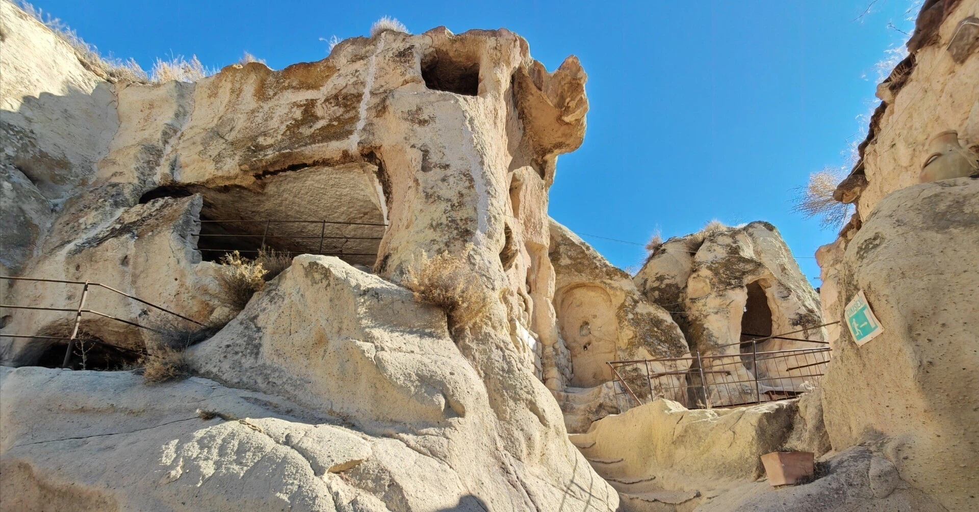 地下都市の入口