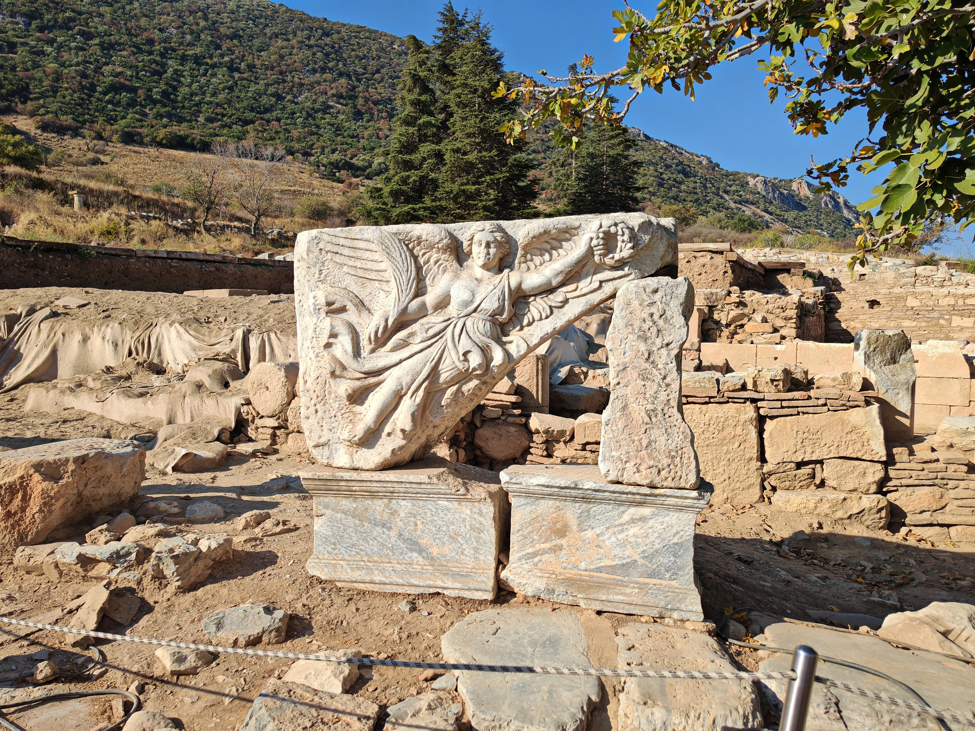 ニケのレリーフ