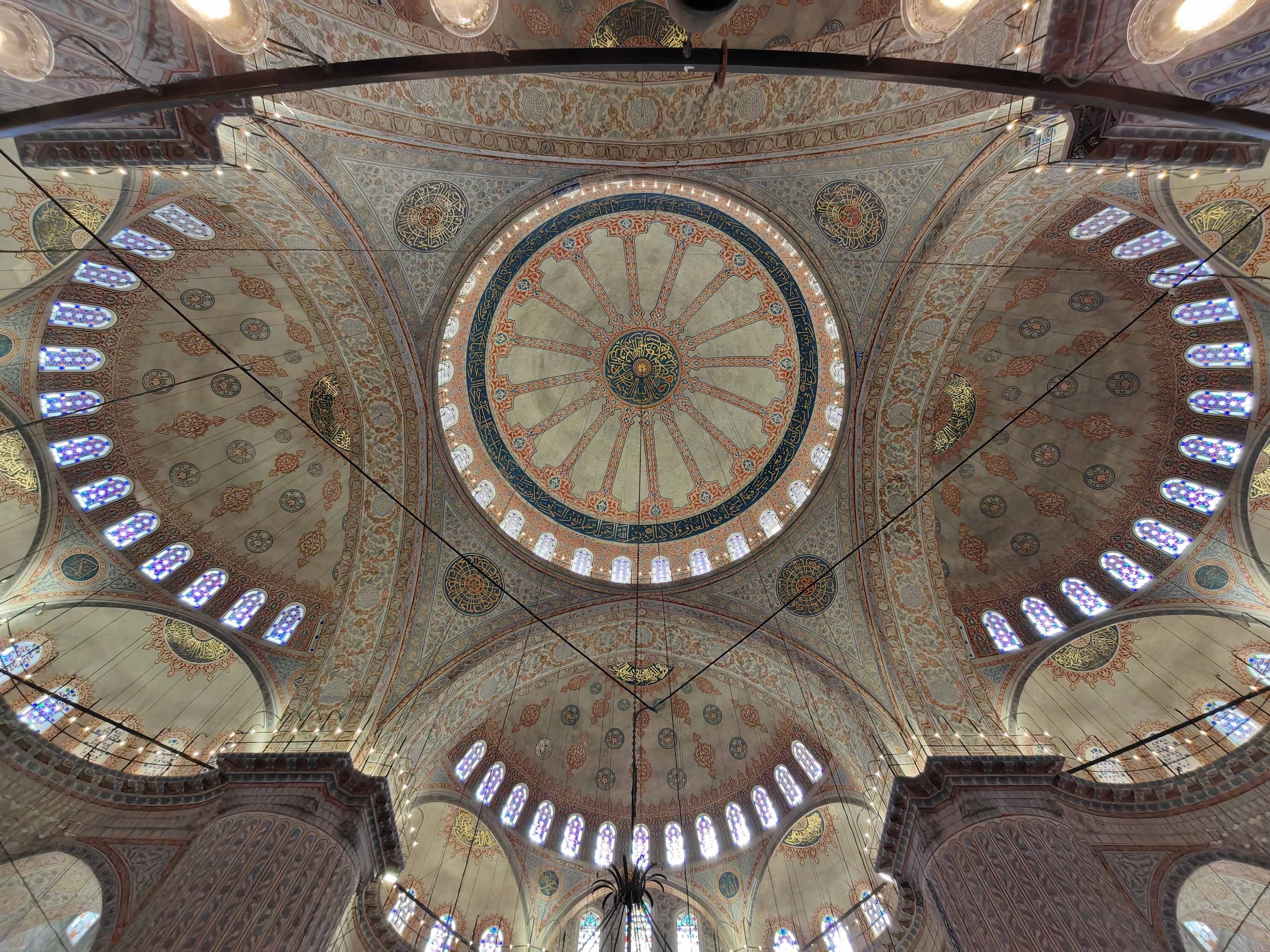 美しいイズニックタイルで彩られた天井