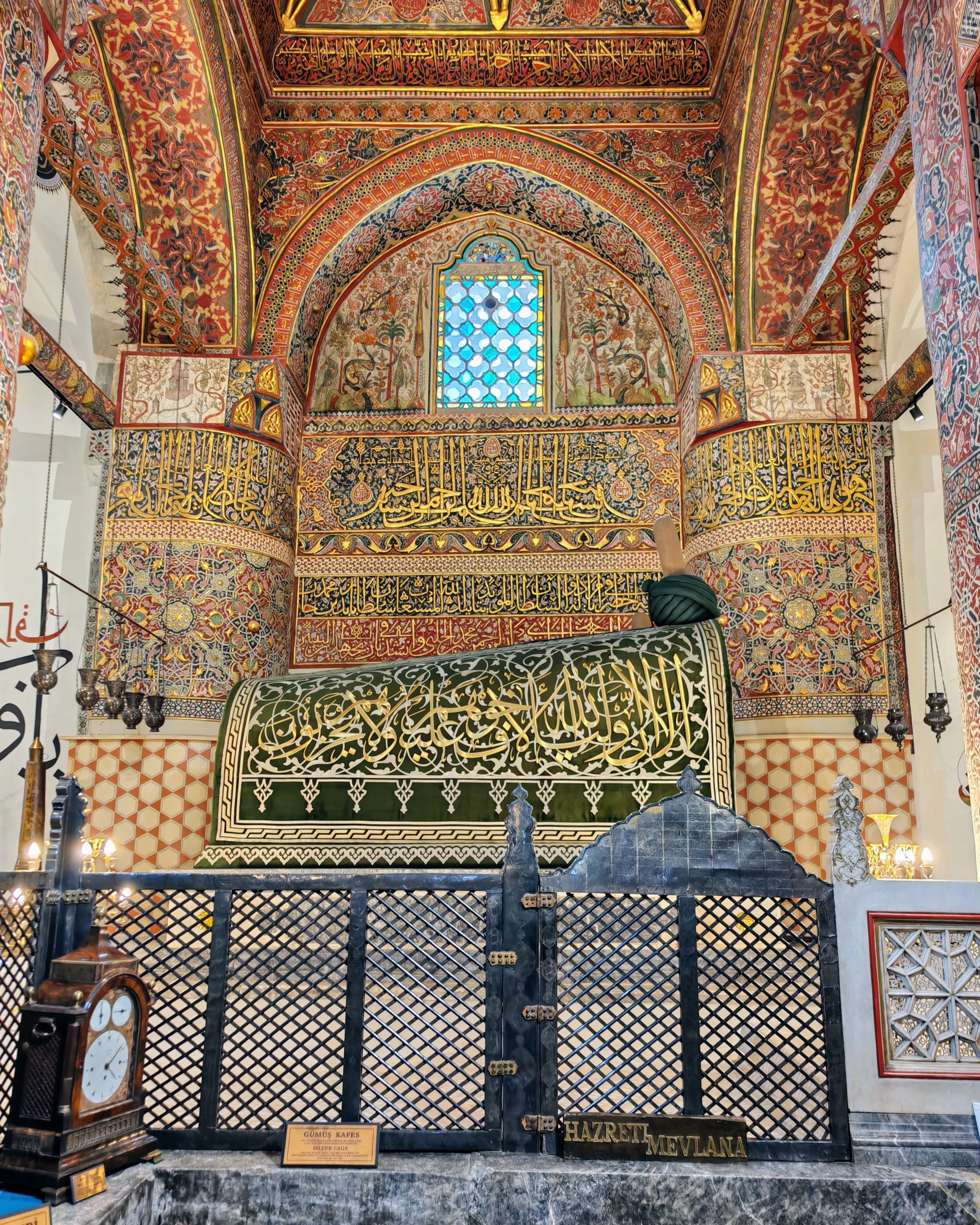 メヴラーナの霊廊内部